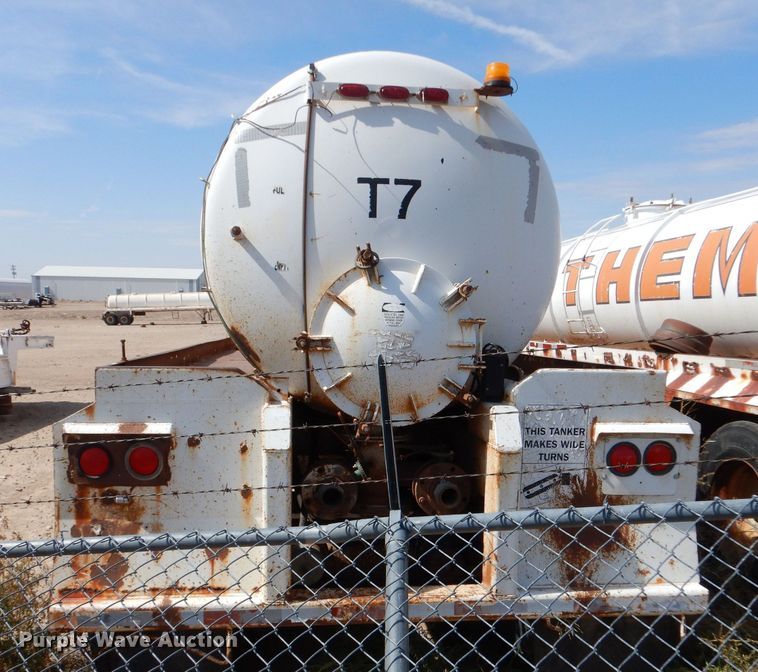 image for item LU9609 2001 Eagle EV-130  tank trailer