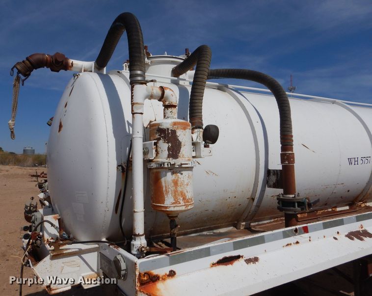 image for item LU9609 2001 Eagle EV-130  tank trailer