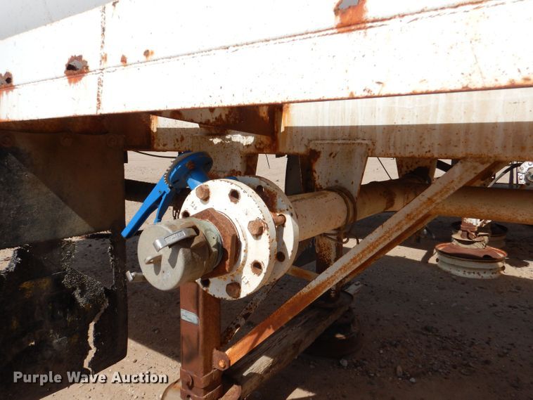 image for item LU9609 2001 Eagle EV-130  tank trailer