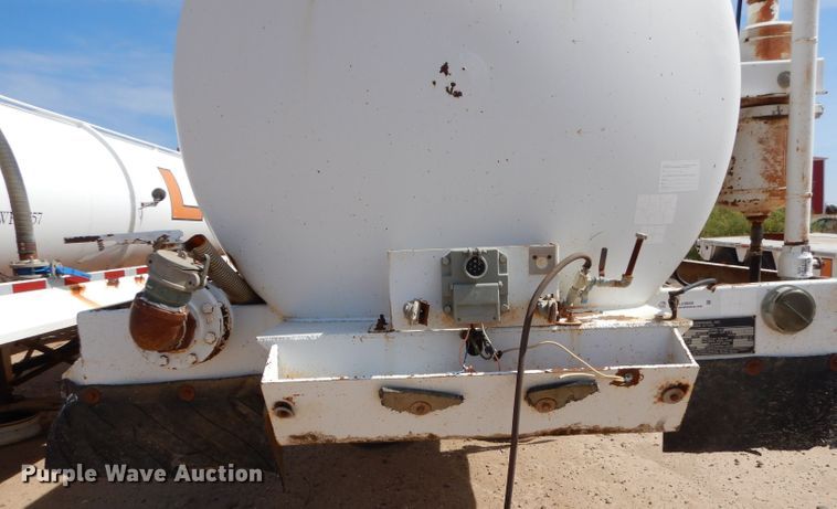 image for item LU9609 2001 Eagle EV-130  tank trailer