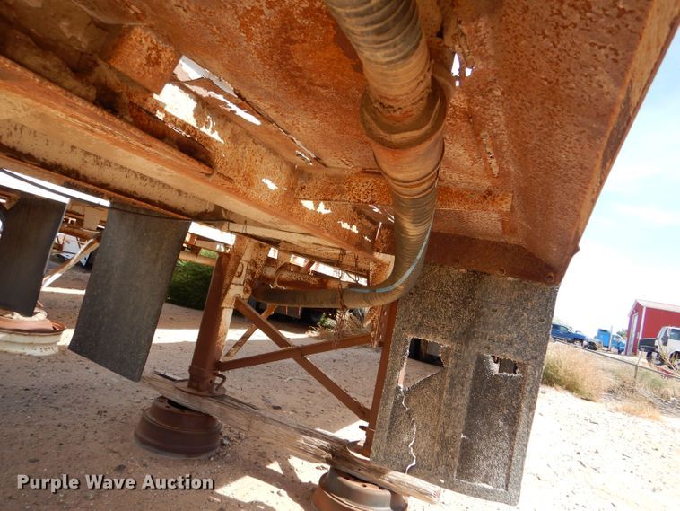 image for item LU9609 2001 Eagle EV-130  tank trailer