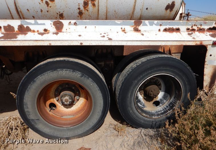 image for item LU9609 2001 Eagle EV-130  tank trailer