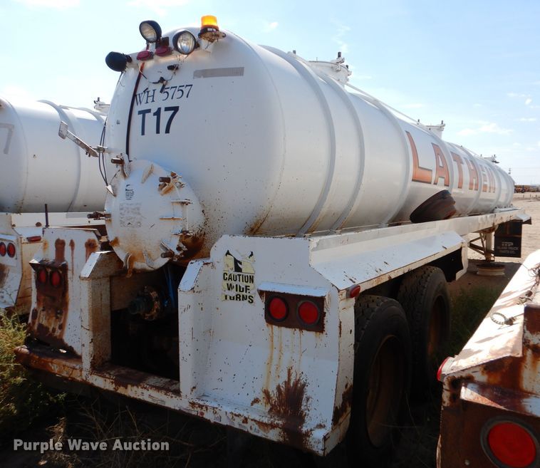 image for item LU9610 2002 Eagle EV-130  tank trailer