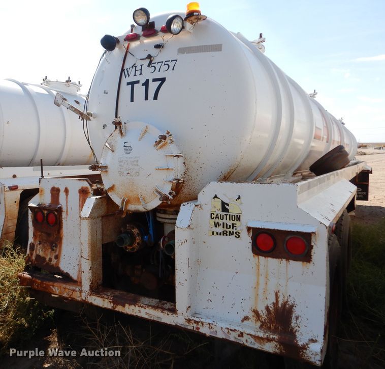 image for item LU9610 2002 Eagle EV-130  tank trailer