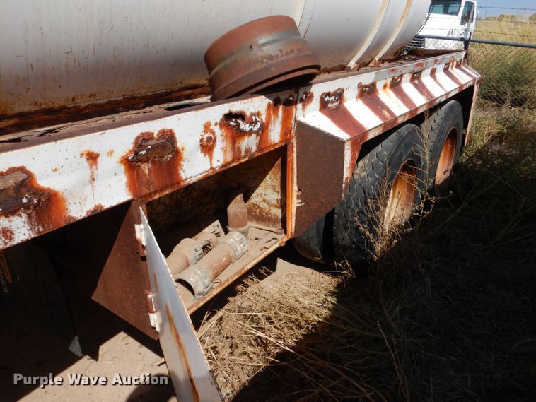 image for item LU9610 2002 Eagle EV-130  tank trailer