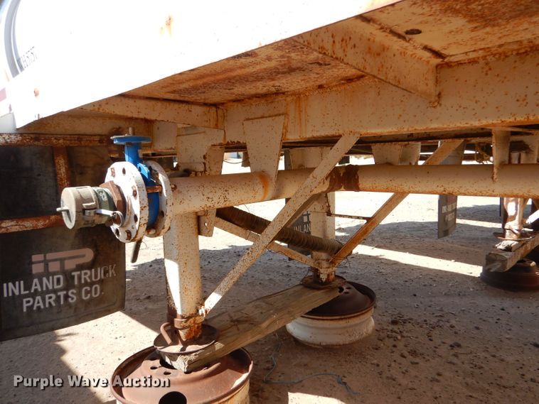 image for item LU9610 2002 Eagle EV-130  tank trailer