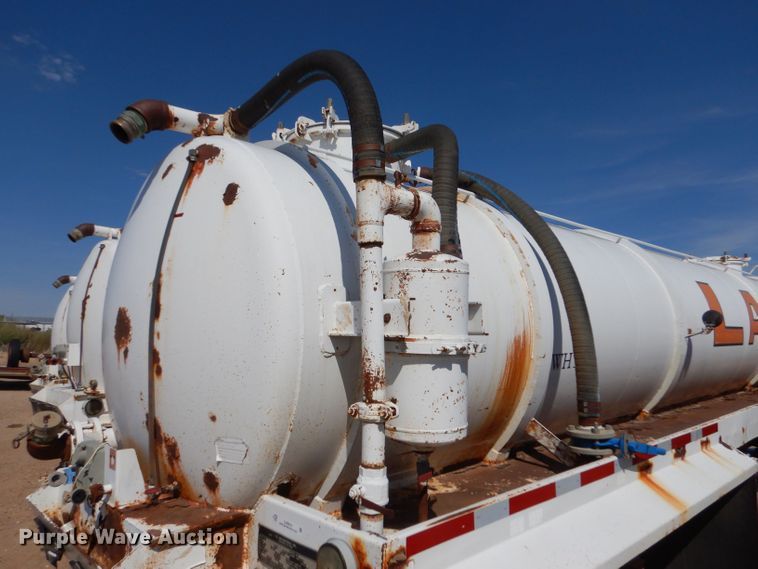 image for item LU9610 2002 Eagle EV-130  tank trailer