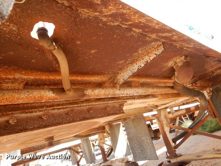 image for item LU9610 2002 Eagle EV-130  tank trailer