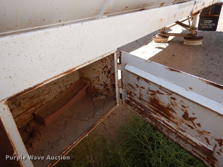 image for item LU9610 2002 Eagle EV-130  tank trailer