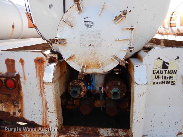 image for item LU9610 2002 Eagle EV-130  tank trailer