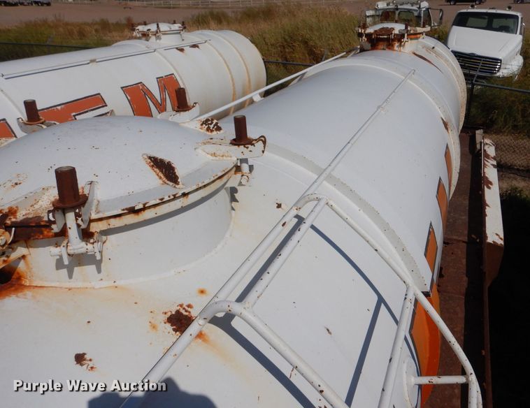 image for item LU9611 1999 Eagle EV-130  tank trailer