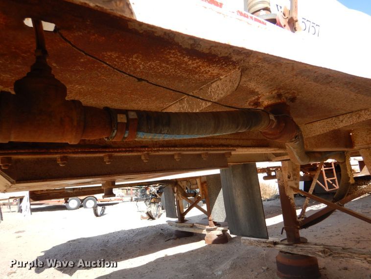 image for item LU9611 1999 Eagle EV-130  tank trailer