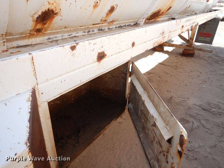 image for item LU9611 1999 Eagle EV-130  tank trailer