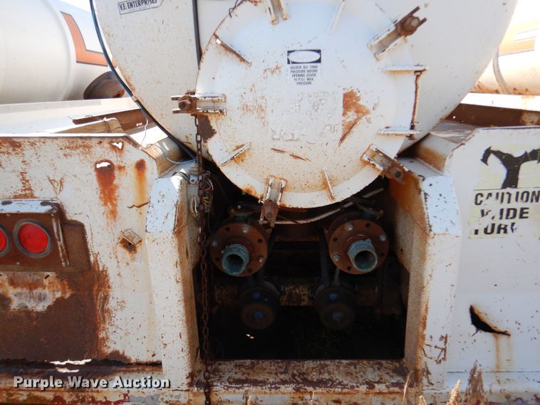 image for item LU9611 1999 Eagle EV-130  tank trailer