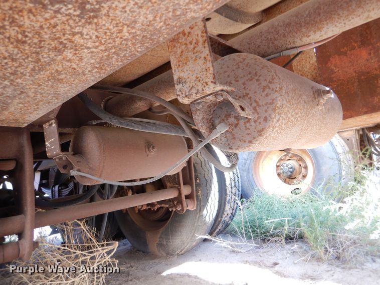 image for item LU9611 1999 Eagle EV-130  tank trailer