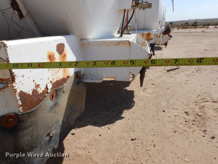 image for item LU9611 1999 Eagle EV-130  tank trailer