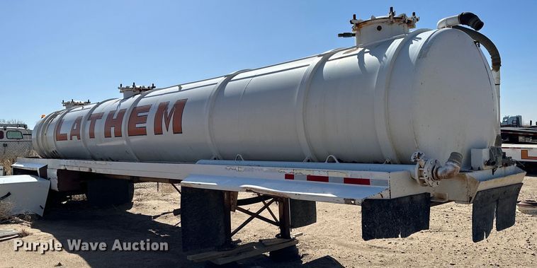 image for item LU9612 2001 Eagle EV-130  tank trailer