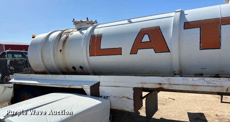 image for item LU9612 2001 Eagle EV-130  tank trailer