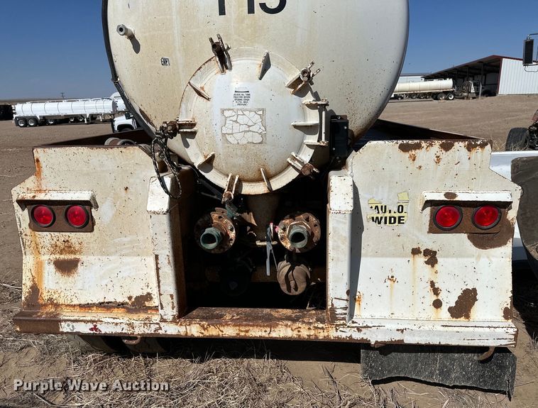 image for item LU9612 2001 Eagle EV-130  tank trailer