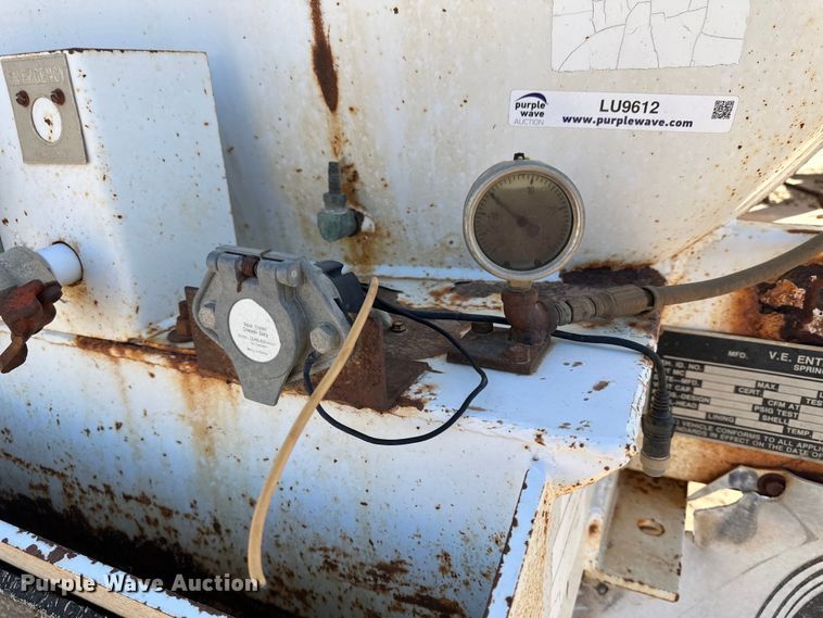 image for item LU9612 2001 Eagle EV-130  tank trailer