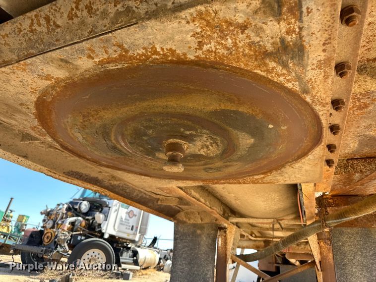 image for item LU9612 2001 Eagle EV-130  tank trailer