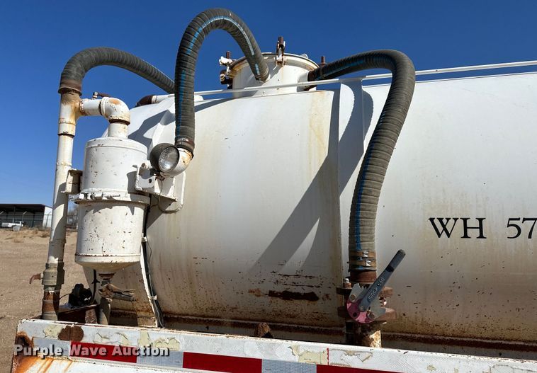 image for item LU9612 2001 Eagle EV-130  tank trailer