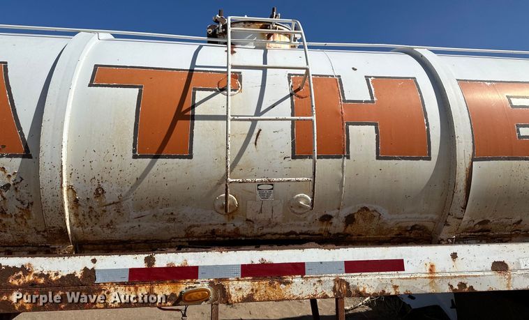 image for item LU9612 2001 Eagle EV-130  tank trailer