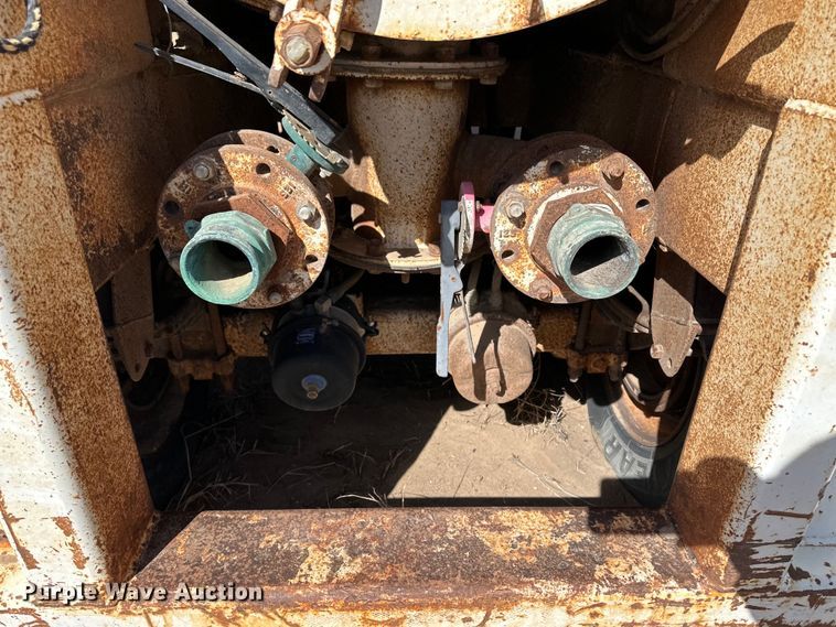 image for item LU9612 2001 Eagle EV-130  tank trailer