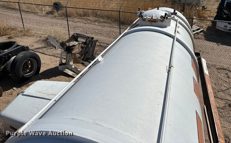 image for item LU9612 2001 Eagle EV-130  tank trailer