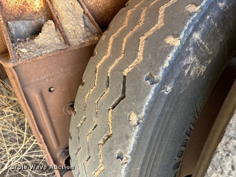 image for item LU9612 2001 Eagle EV-130  tank trailer