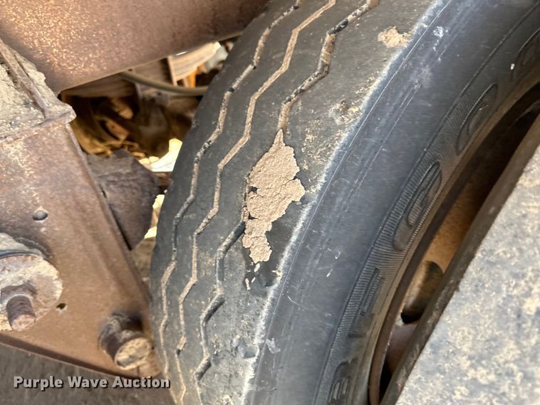 image for item LU9612 2001 Eagle EV-130  tank trailer