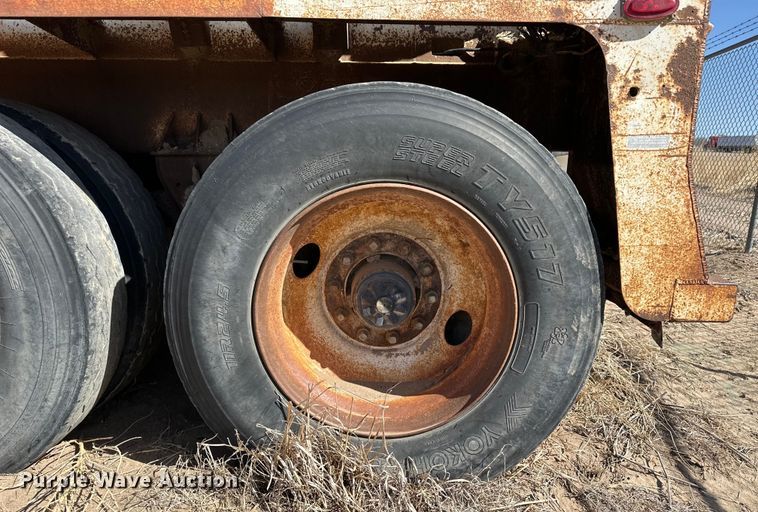 image for item LU9612 2001 Eagle EV-130  tank trailer