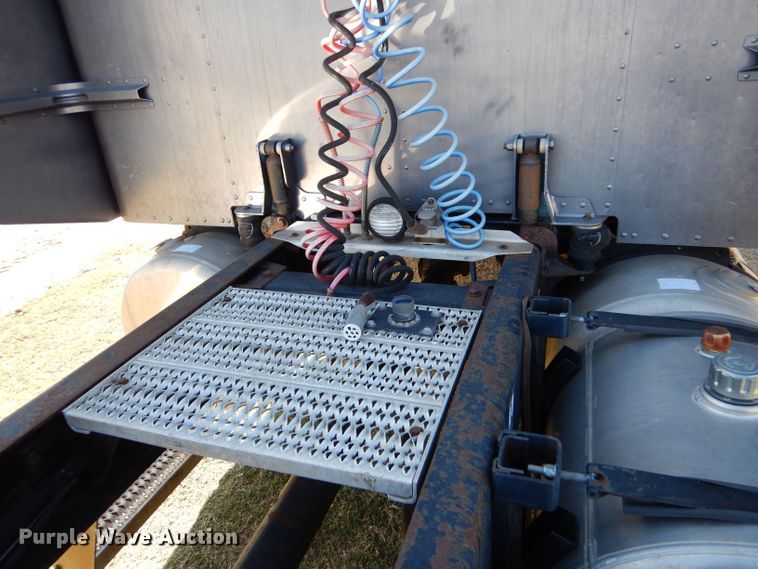 image for item LU9659 1997 Peterbilt 379  semi truck