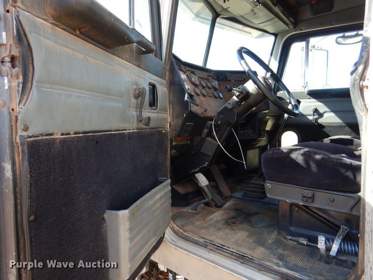 image for item LU9659 1997 Peterbilt 379  semi truck