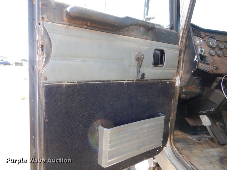 image for item LU9659 1997 Peterbilt 379  semi truck