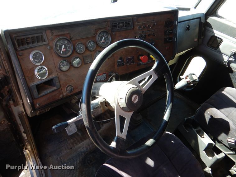 image for item LU9659 1997 Peterbilt 379  semi truck