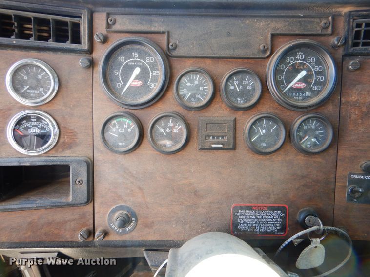 image for item LU9659 1997 Peterbilt 379  semi truck