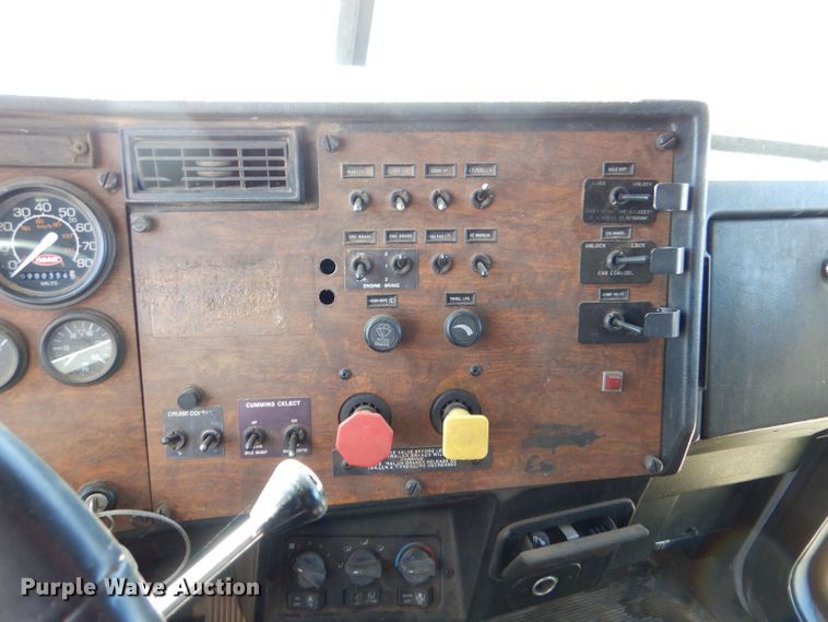 image for item LU9659 1997 Peterbilt 379  semi truck