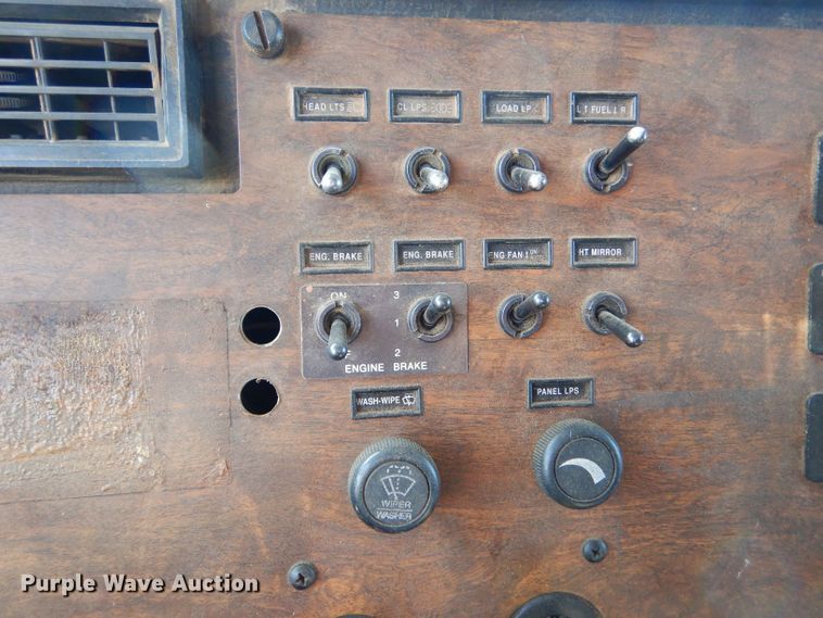 image for item LU9659 1997 Peterbilt 379  semi truck