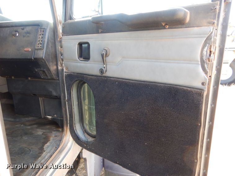 image for item LU9659 1997 Peterbilt 379  semi truck