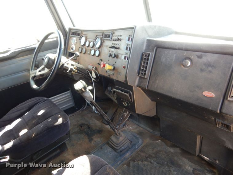 image for item LU9659 1997 Peterbilt 379  semi truck