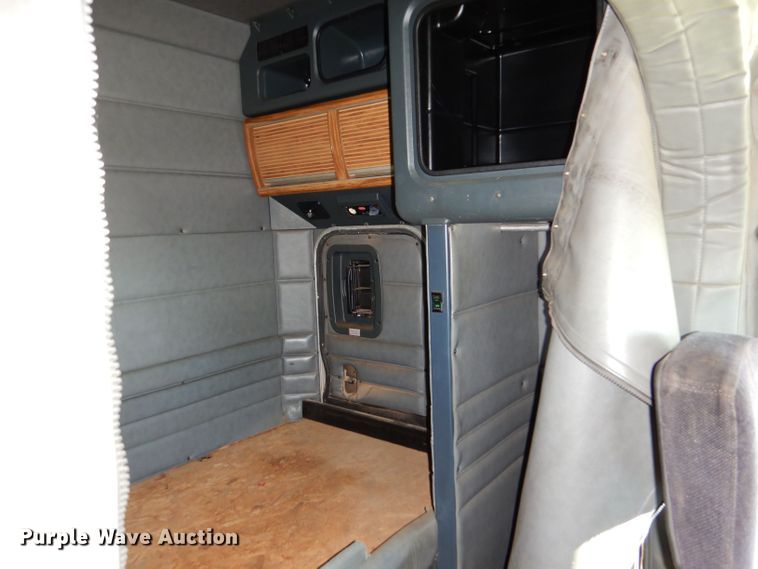 image for item LU9659 1997 Peterbilt 379  semi truck