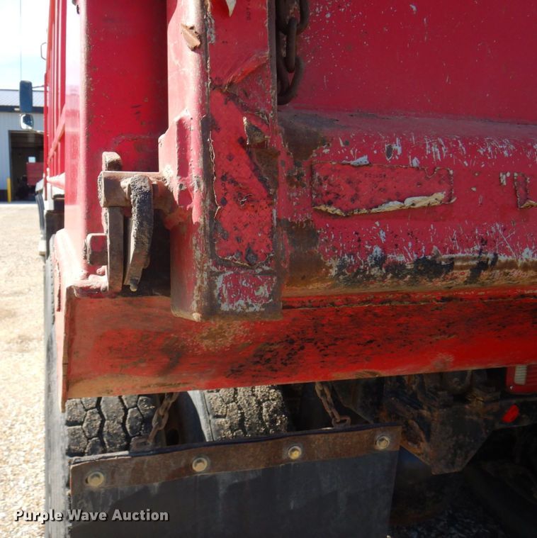 image for item MH9227 2007 Sterling L9500  dump truck