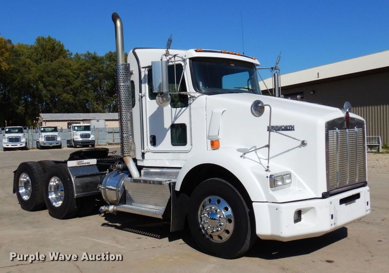 image for item MH9235 2011 Kenworth T800  semi truck