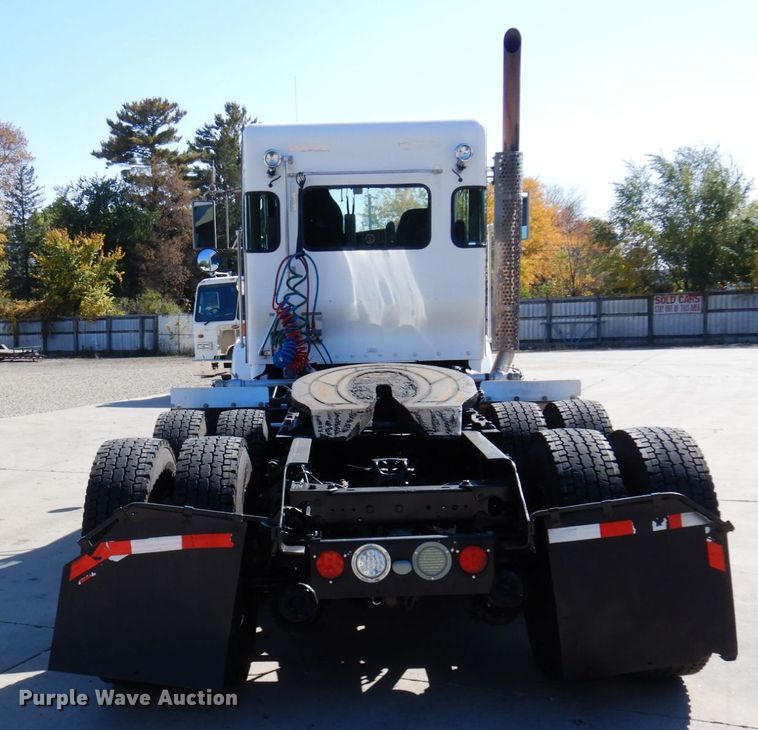 image for item MH9235 2011 Kenworth T800  semi truck