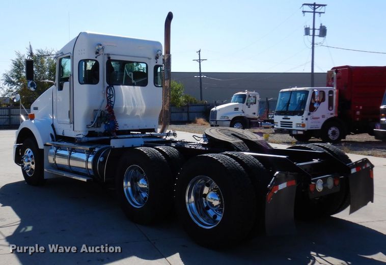 image for item MH9235 2011 Kenworth T800  semi truck