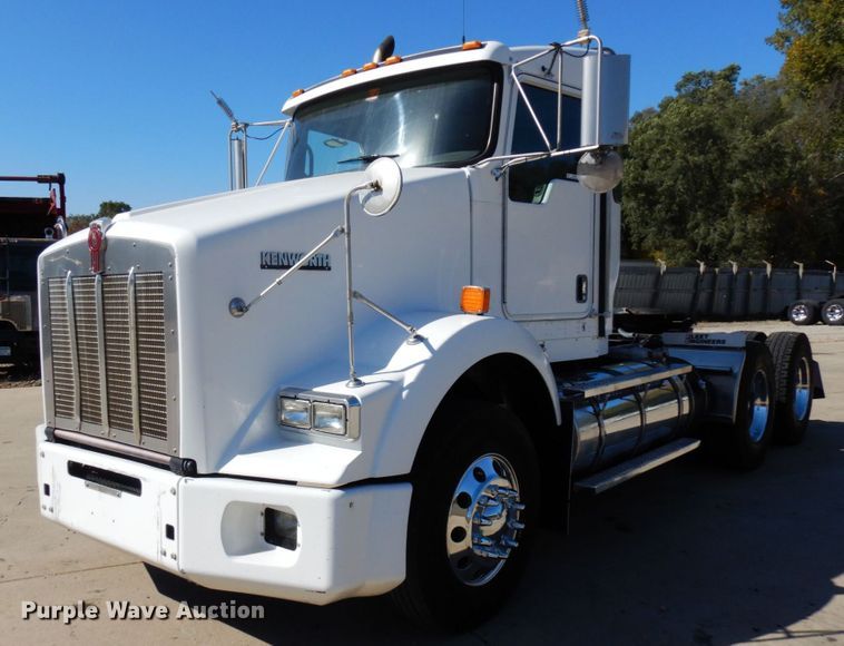 image for item MH9235 2011 Kenworth T800  semi truck