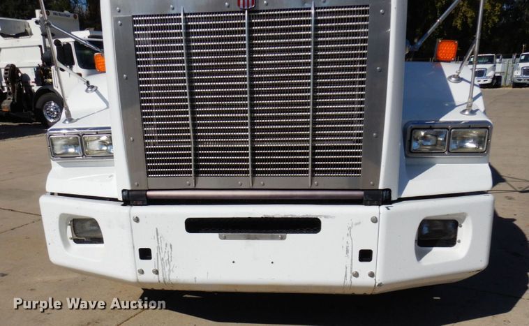 image for item MH9235 2011 Kenworth T800  semi truck