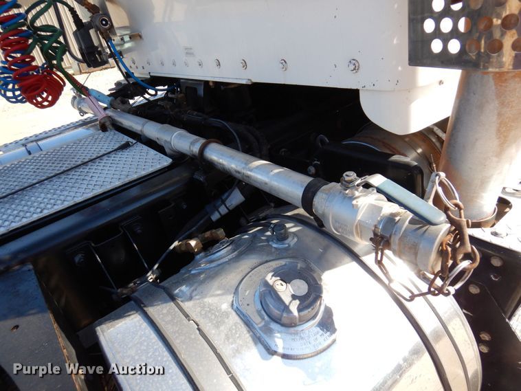 image for item MH9235 2011 Kenworth T800  semi truck