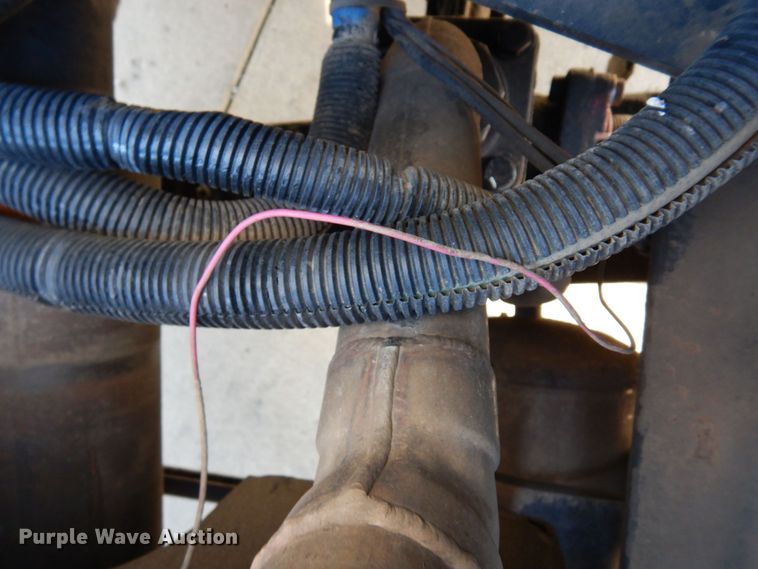 image for item MH9235 2011 Kenworth T800  semi truck